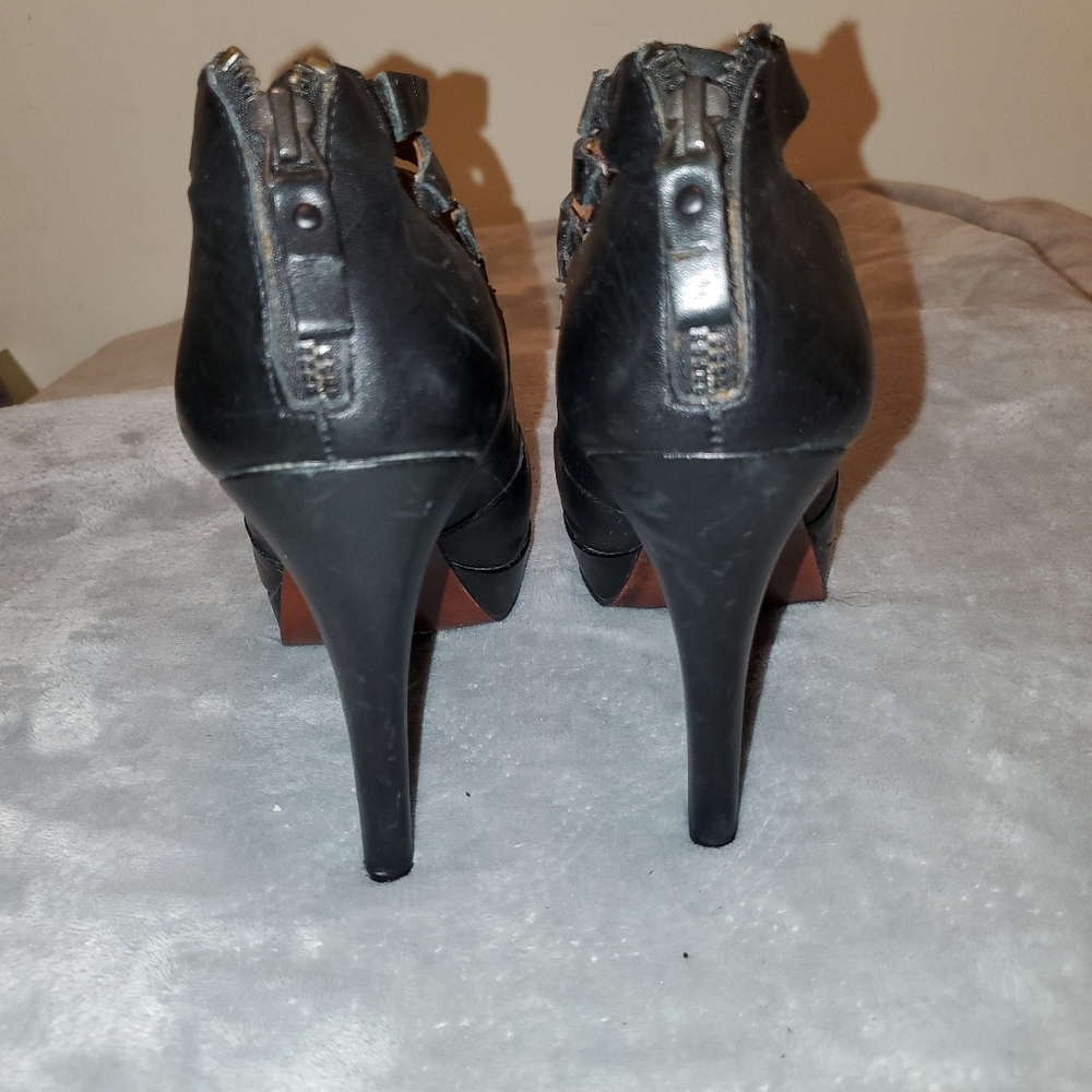 Black Pump - image 3